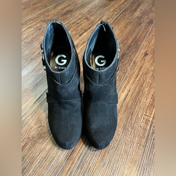 G by Guess booties. Zip up back. Size 6M. - Picture 3 of 11